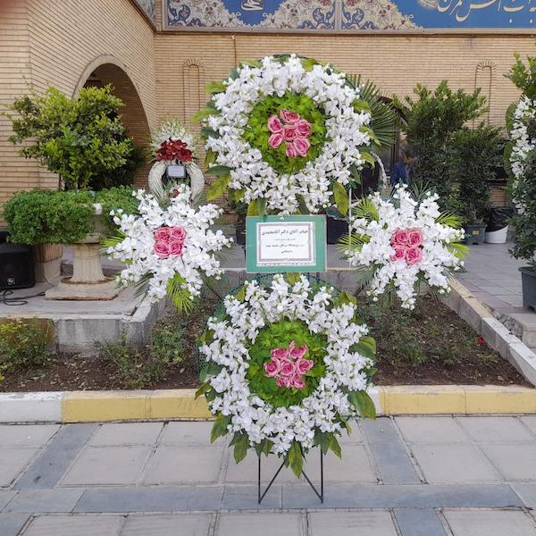 تاج گل وی آی پی 4تایی با گل های صورتی و سفید مصنوعی مدل 11 محک
