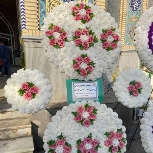 تاج گل vip چهارتایی با گل های صورتی و سفید مصنوعی مدل 13 محک